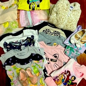 2T lot of clothes